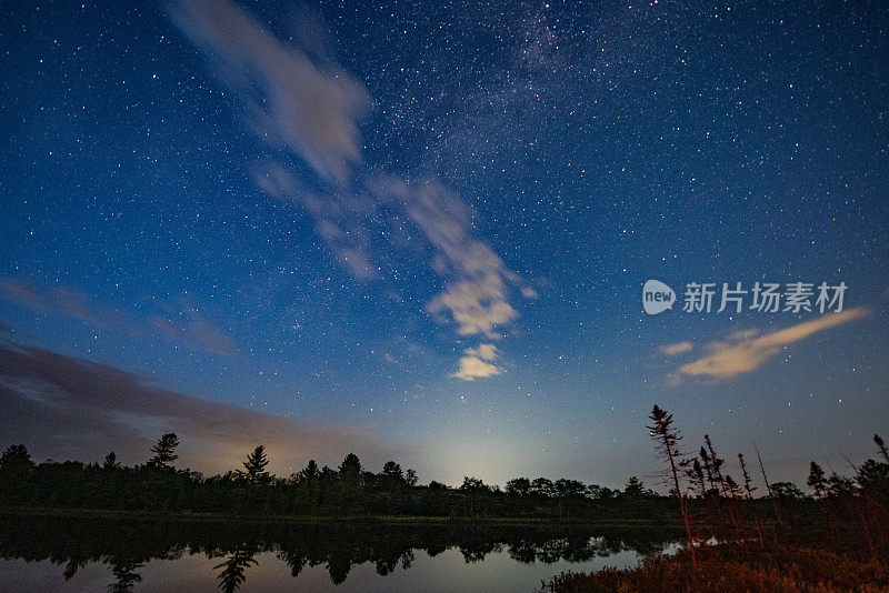 黄昏时的Muskoka Torrance Barrens Dark-Sky保护区，Gravenhurst，加拿大